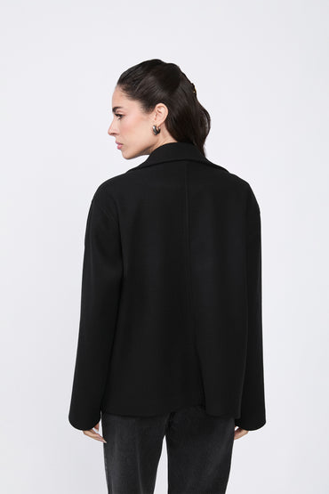 Casaca Kenia semi-oversize con bolsillos laterales negro