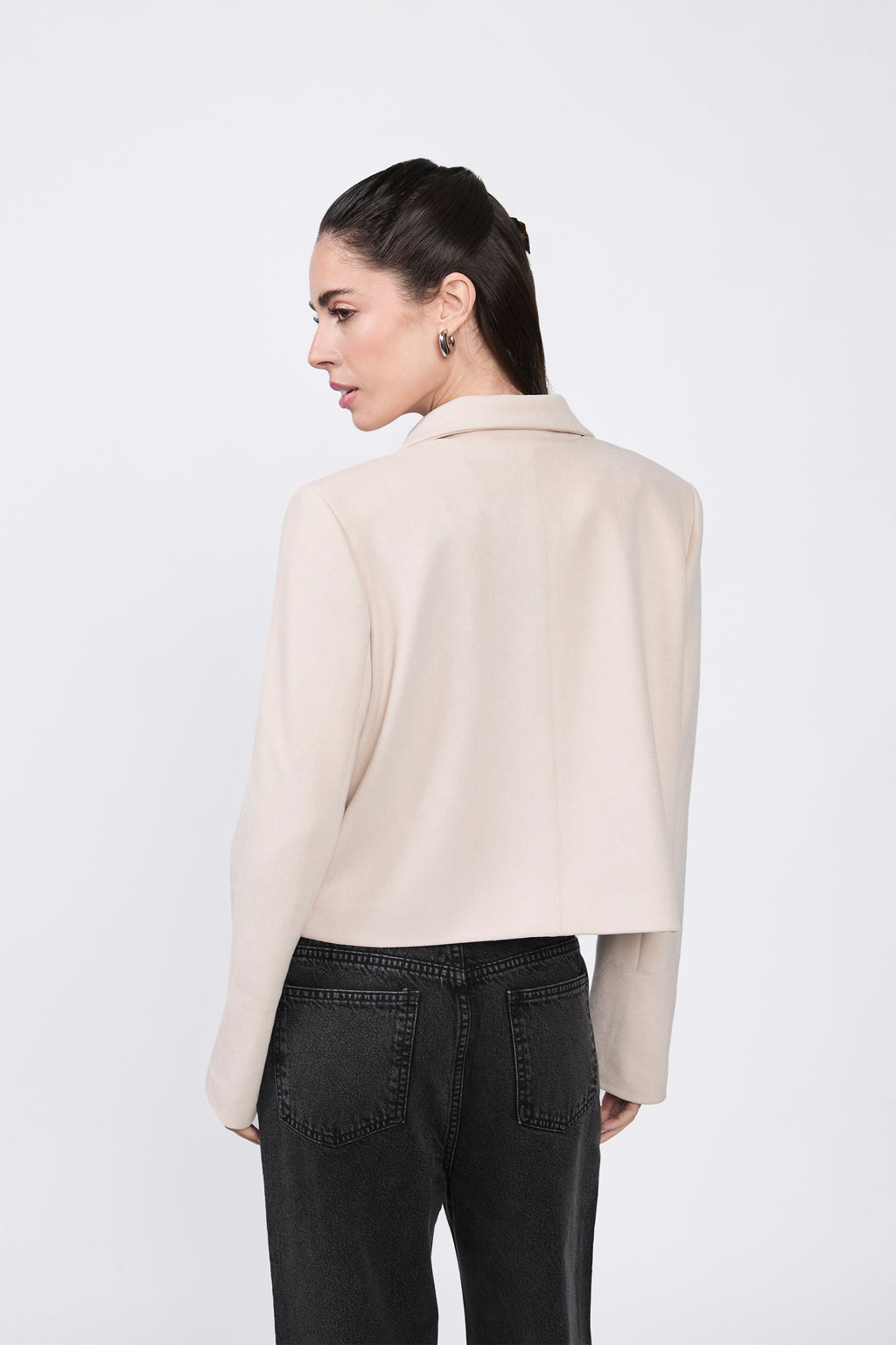 Pierina jacket with pockets and front buttons, beige.