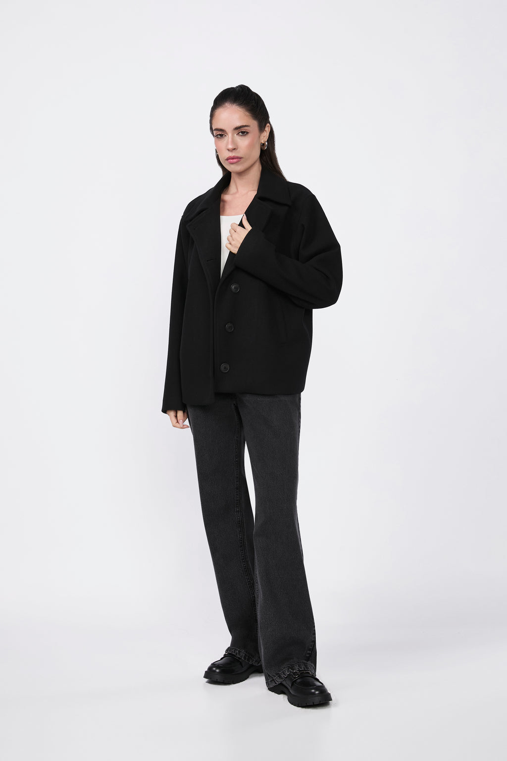 Kenia semi-oversize jacket with side pockets, black.