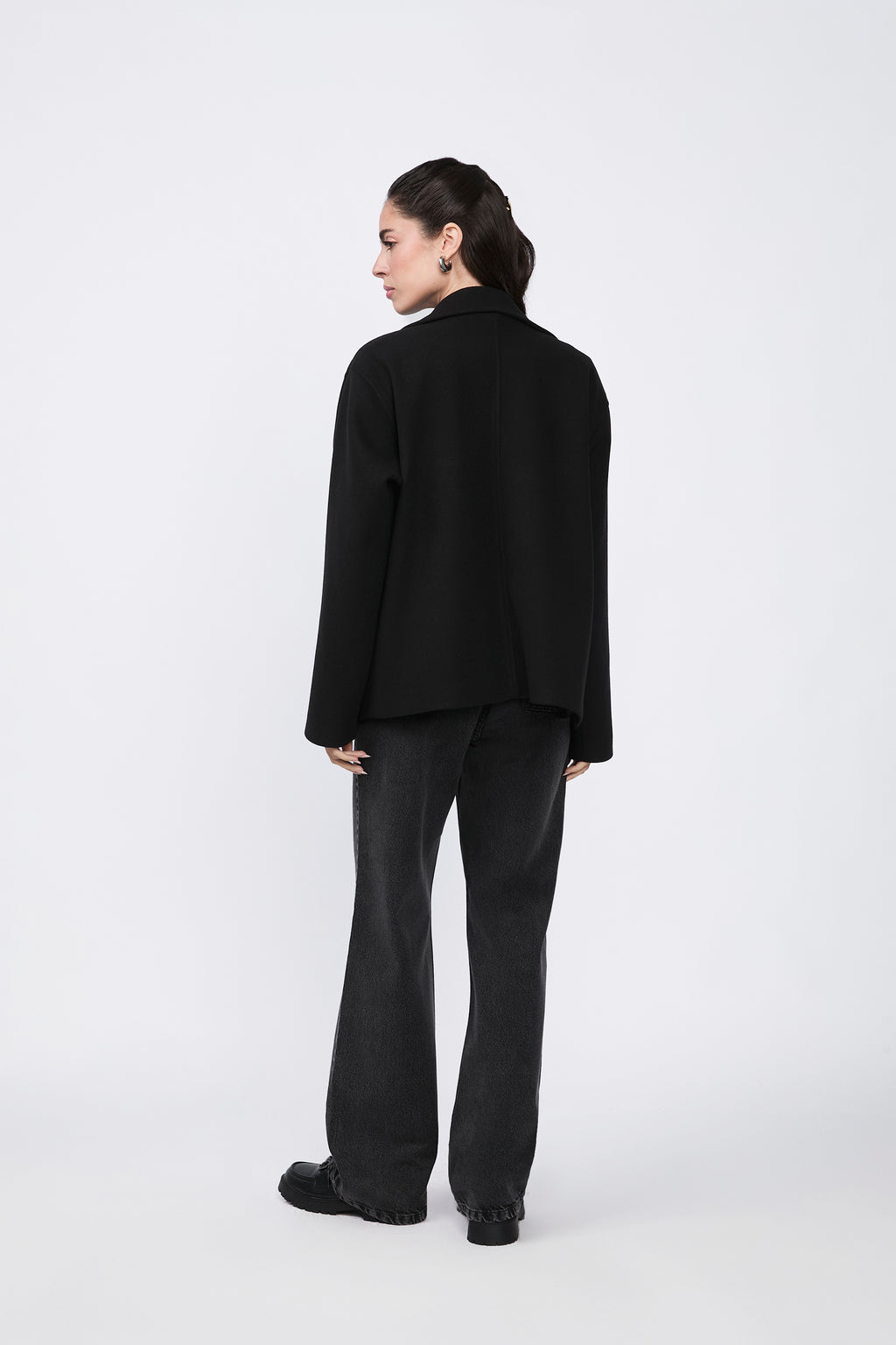 Kenia semi-oversize jacket with side pockets, black.