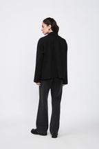 Kenia semi-oversize jacket with side pockets, black.