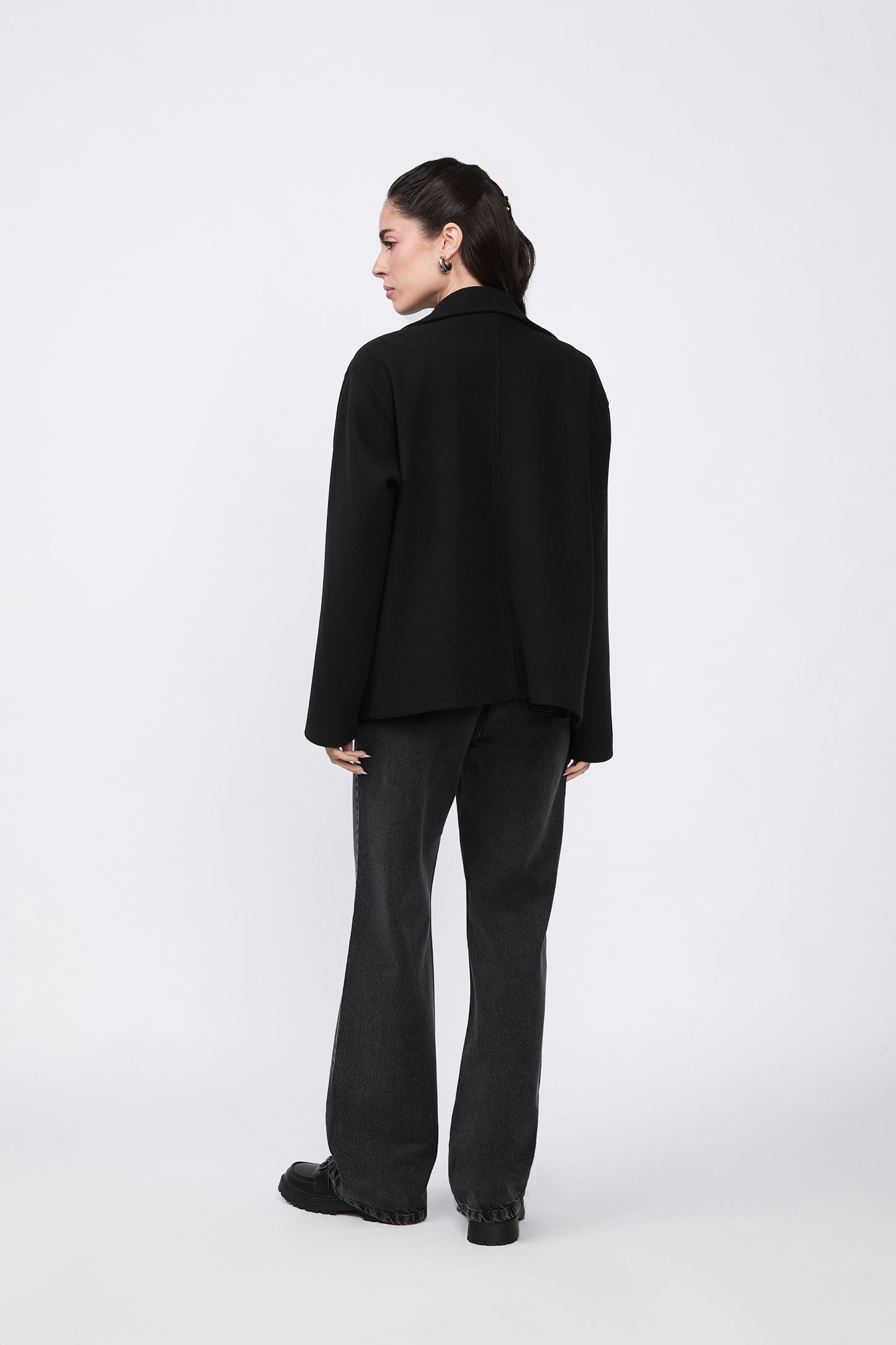 Casaca Kenia semi-oversize con bolsillos laterales negro
