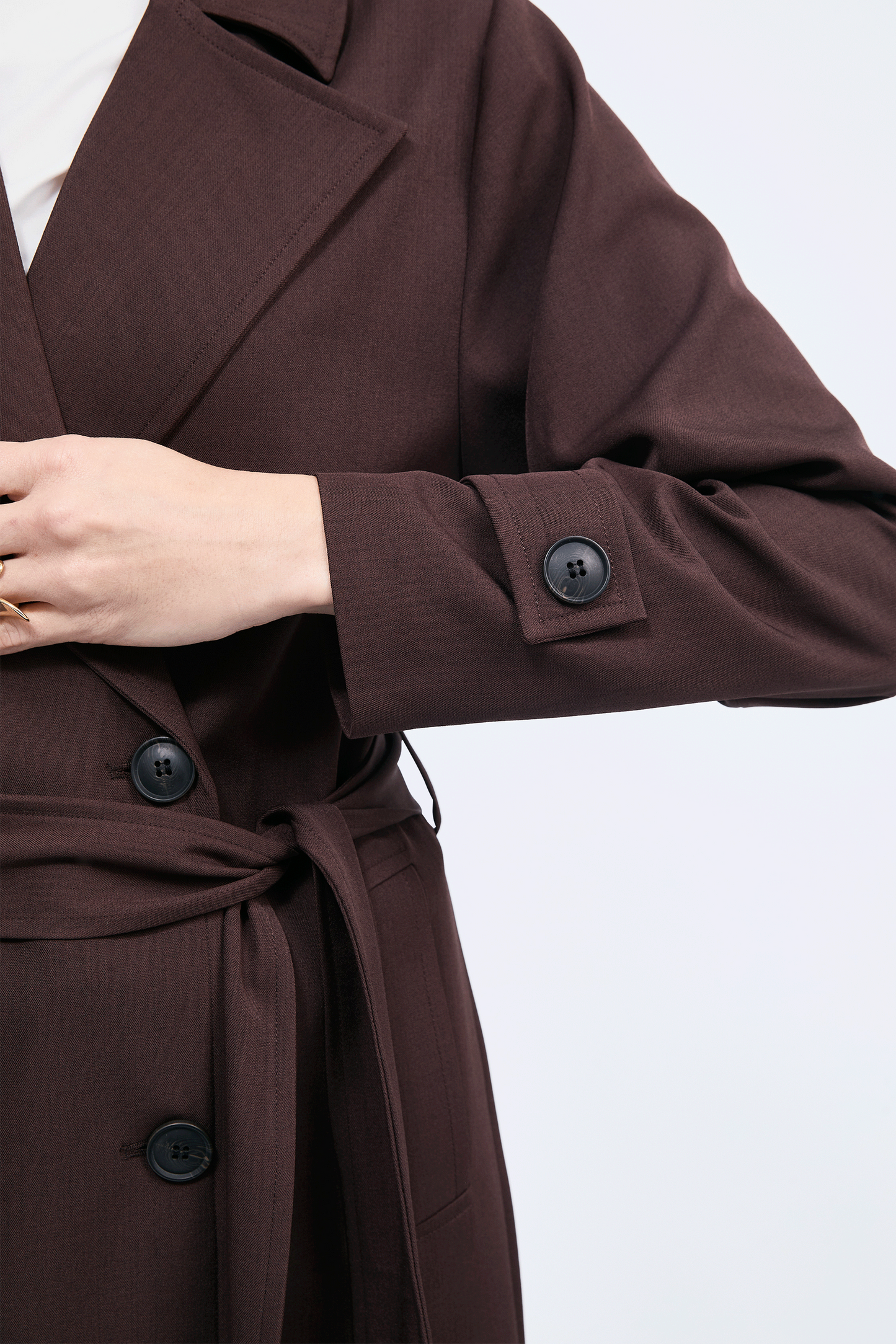 Gabardina Becca larga con abertura y bolsillos funcionales Marron