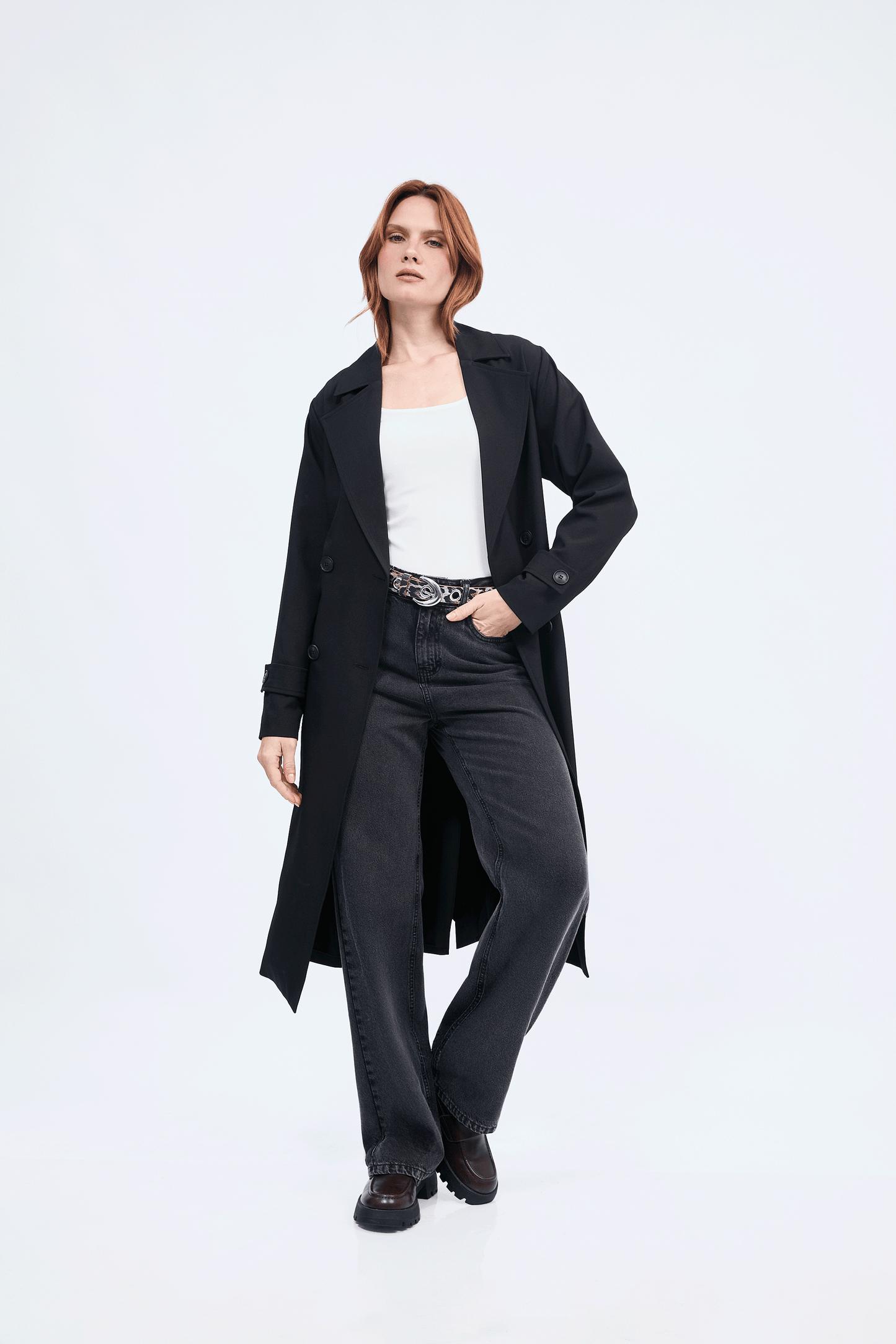 Gabardina Becca larga con abertura y bolsillos funcionales negro