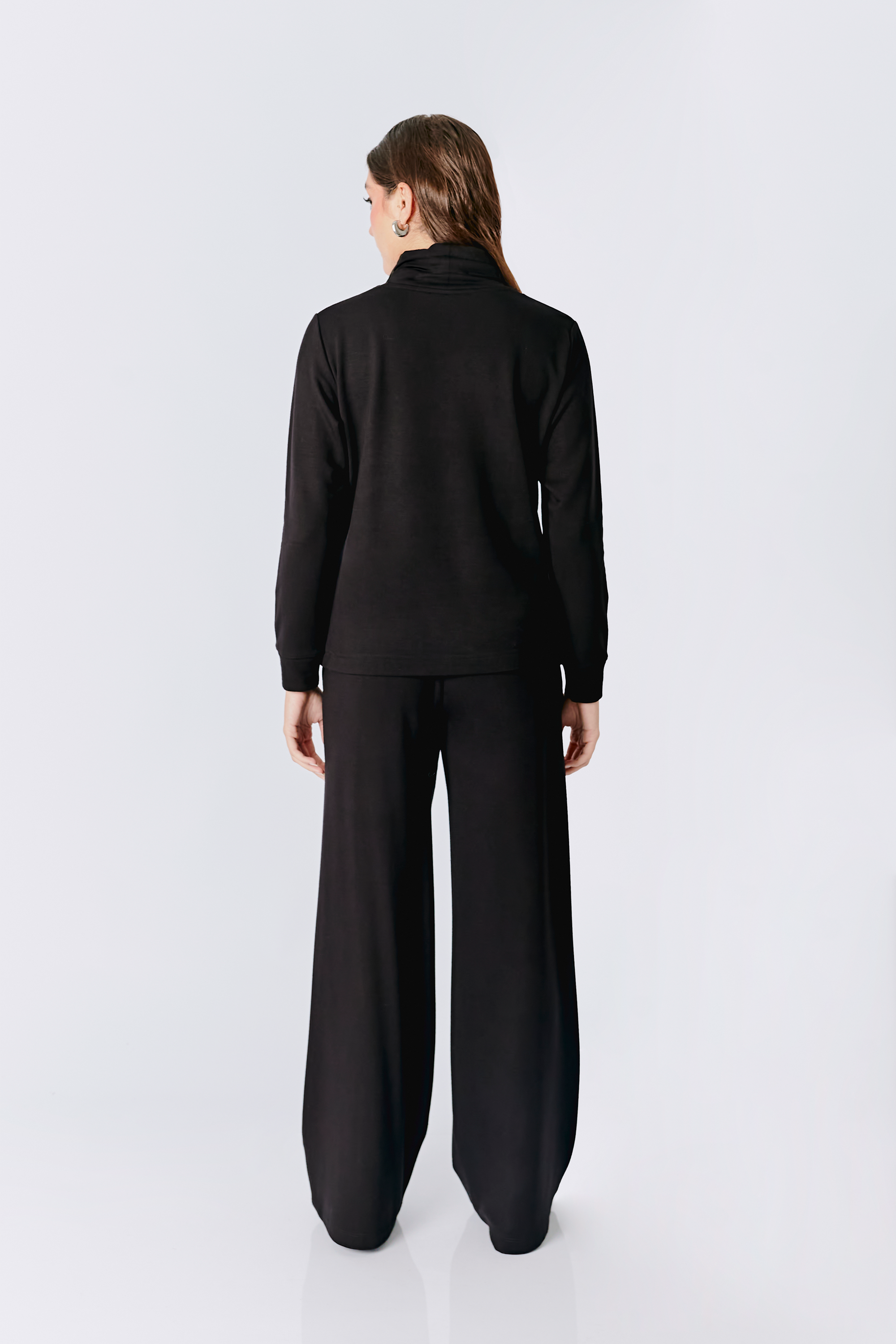 POLERA LOURDES CON CUELLO ALTO Y REGULADOR NEGRO