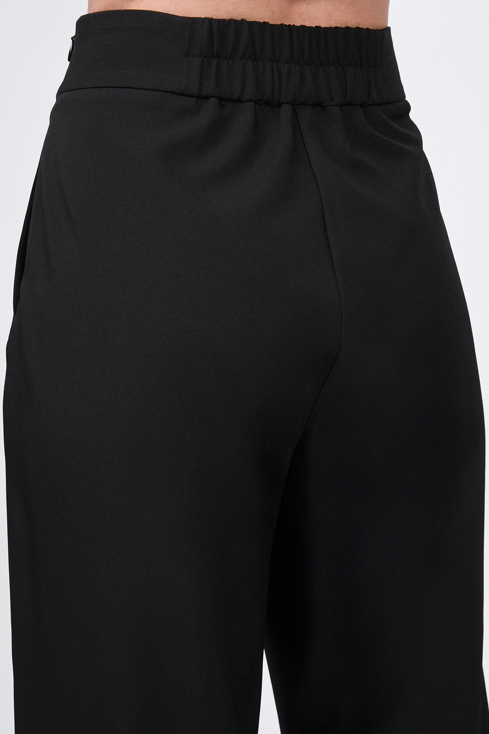 Pantalón recto con cierre lateral invisible negro - Sienna