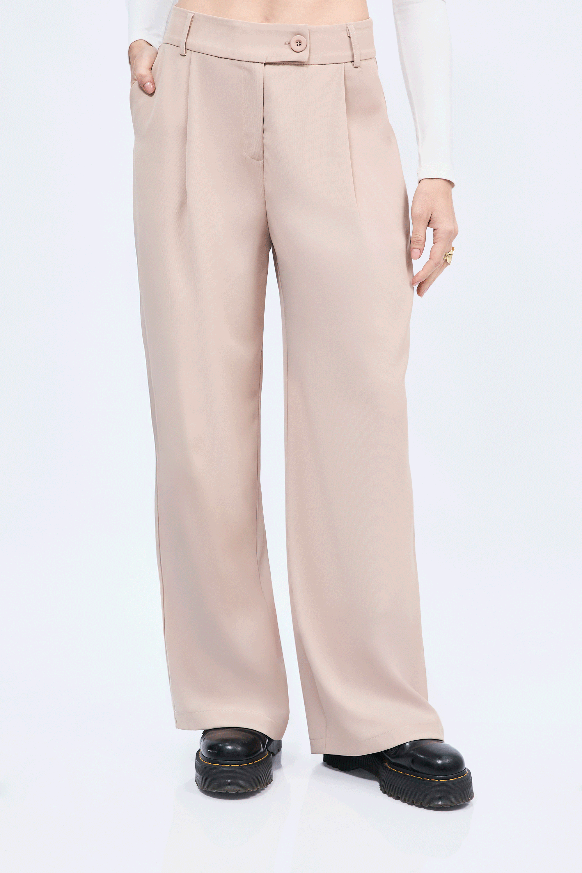 Pantalón semi palazo con pinzas y bolsillos Camel - Paris