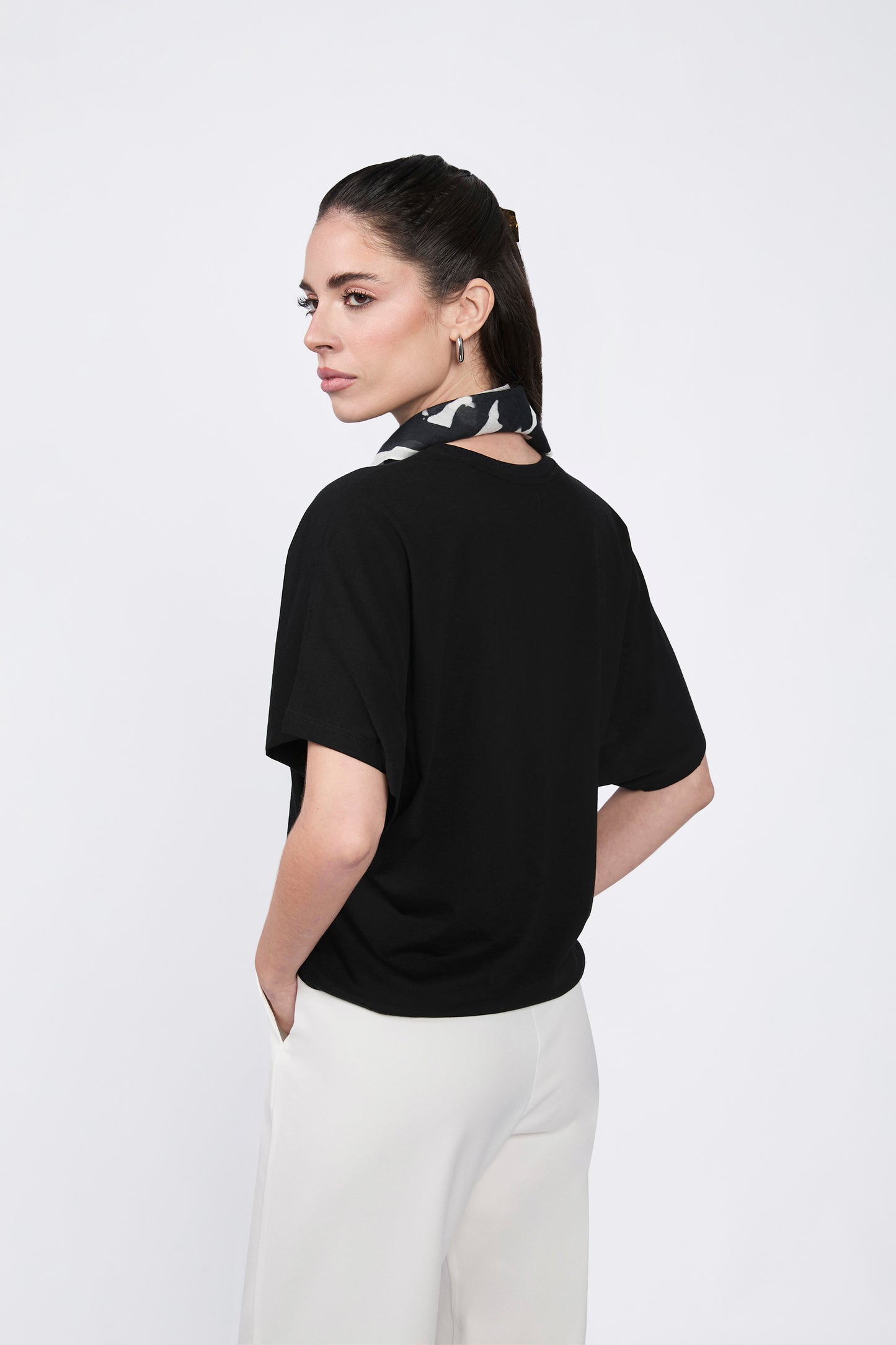 Polo Roxanne cuello redondo negro