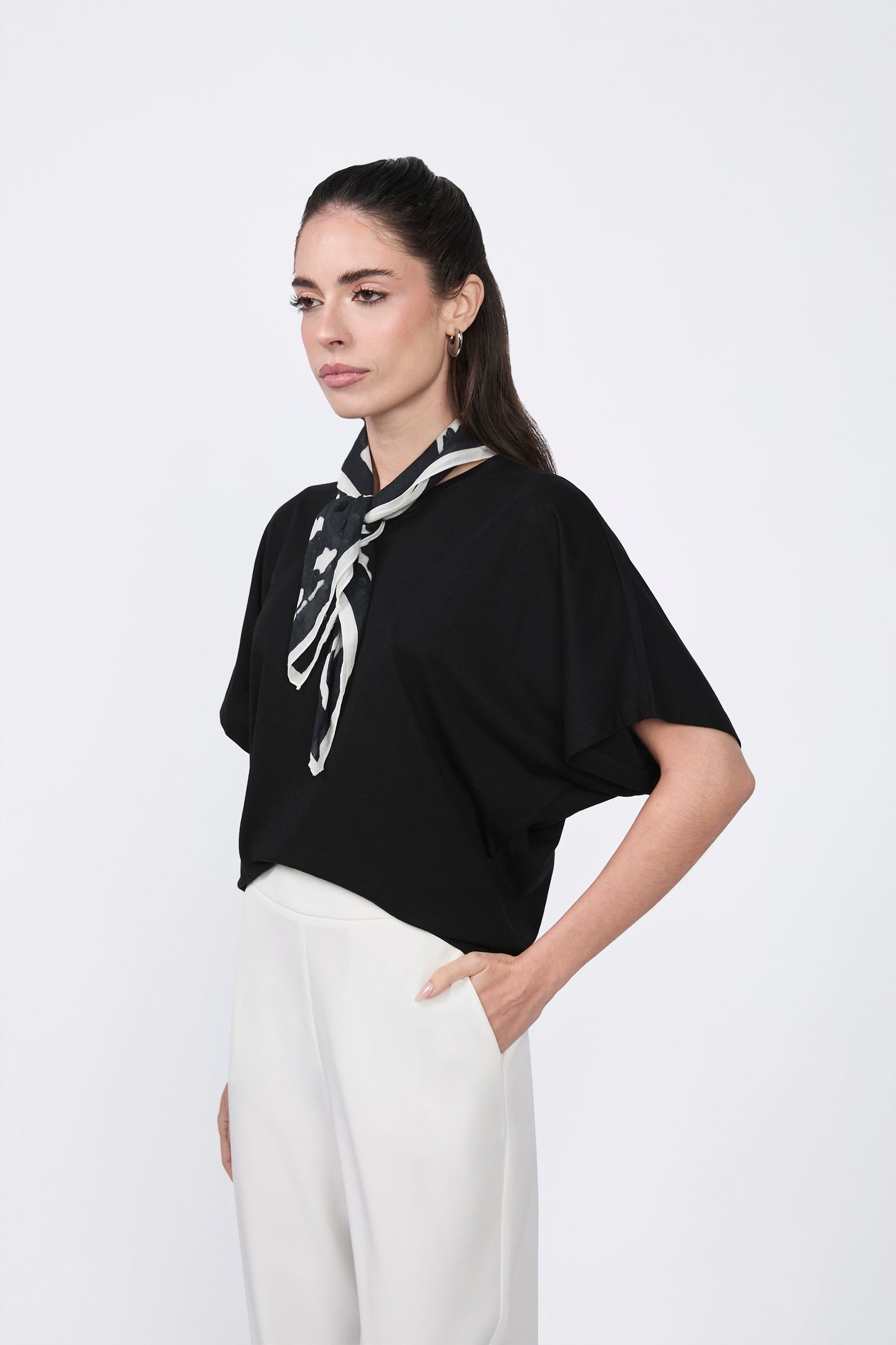 Polo Roxanne cuello redondo negro