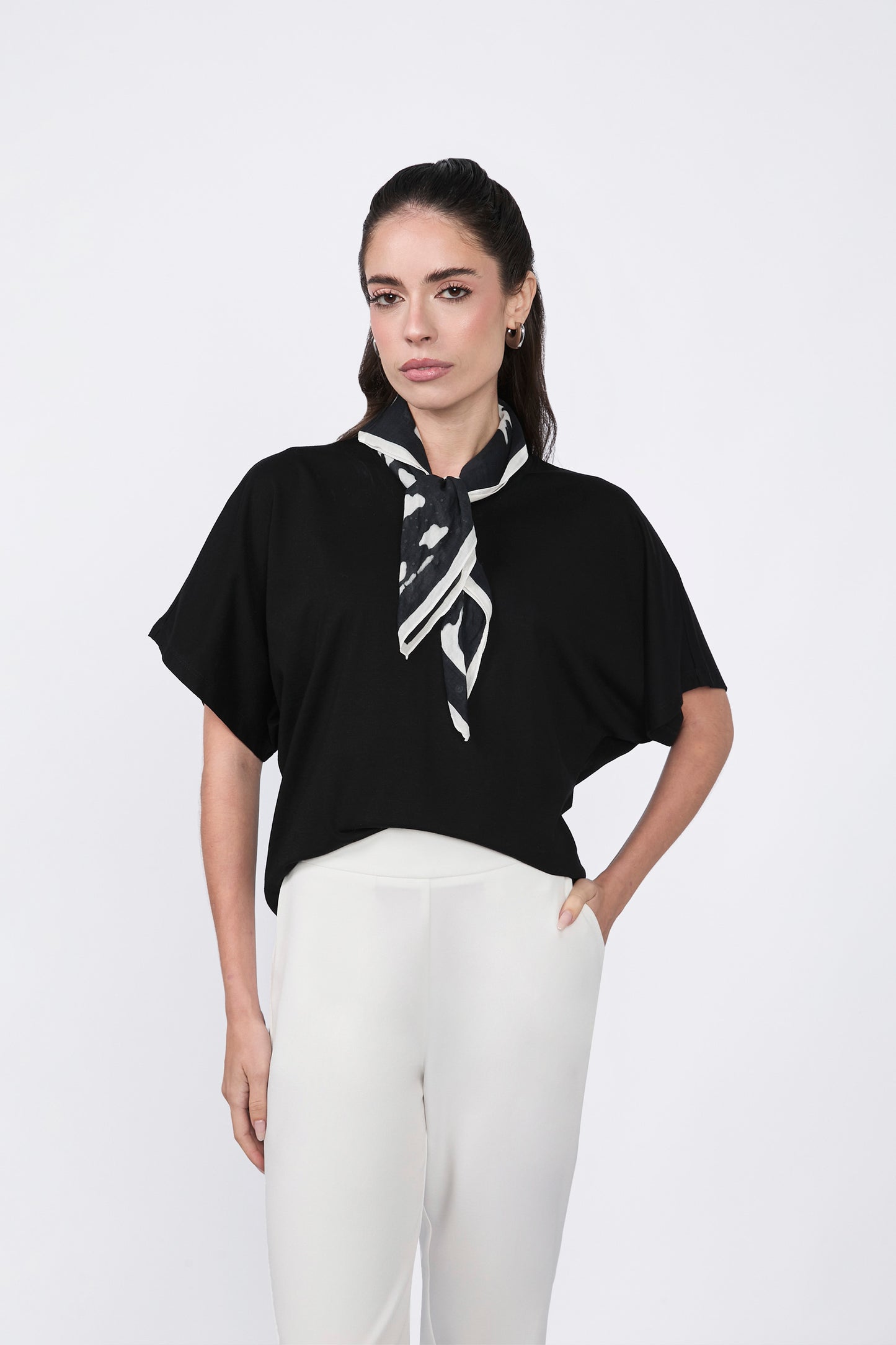 Polo Roxanne cuello redondo negro