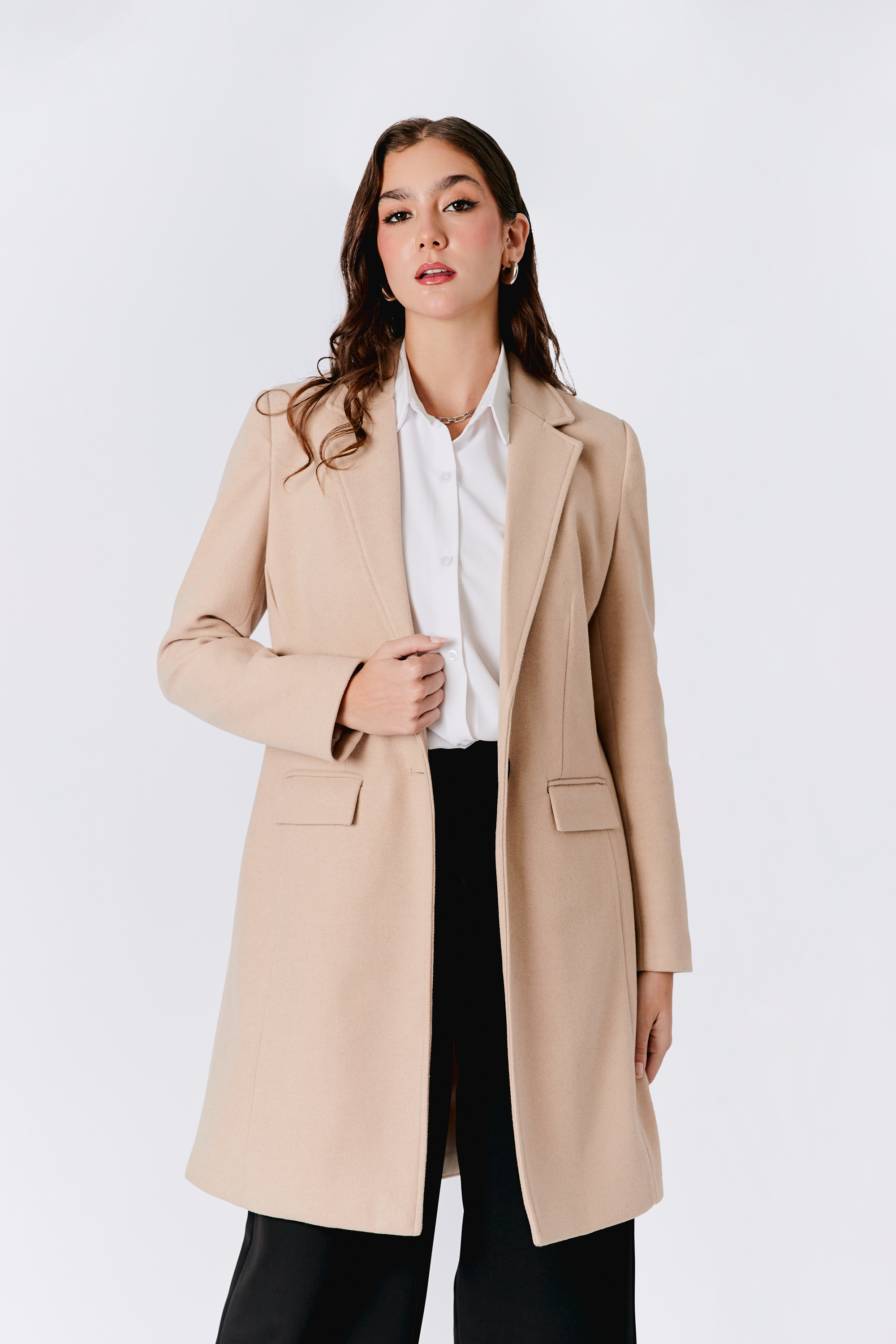 SACO ALTAMIRA LARGO CON BOLSILLOS FUNCIONALES BEIGE